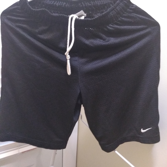 Nike Black shorts Boys size M (10_12) Mesh - Picture 5 of 5